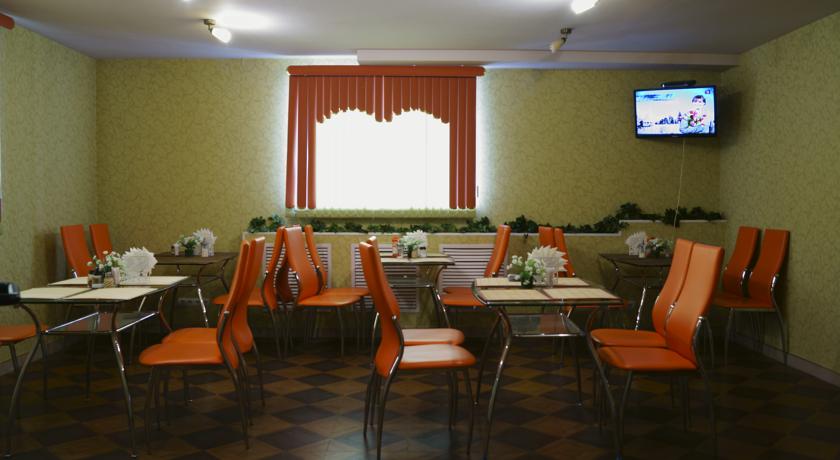 Imagen del bar/restaurante del Hotel Maiskiy Sad. Foto 2