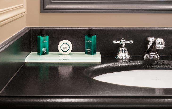 Imagen de la habitación del Hotel Maison Athénée. Foto 11