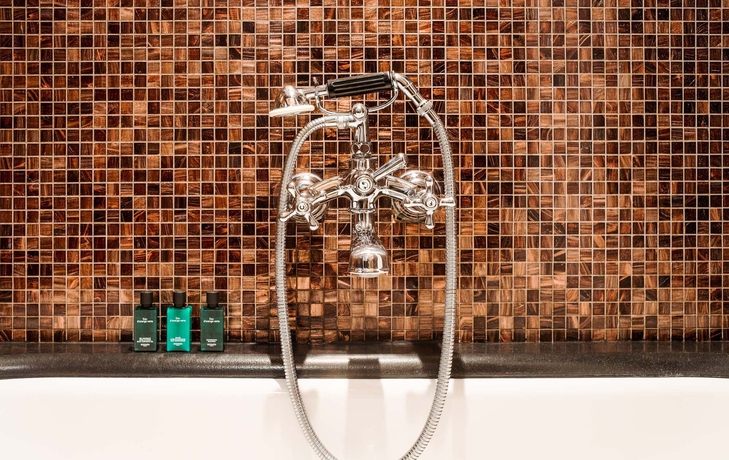 Imagen de la habitación del Hotel Maison Athénée. Foto 13