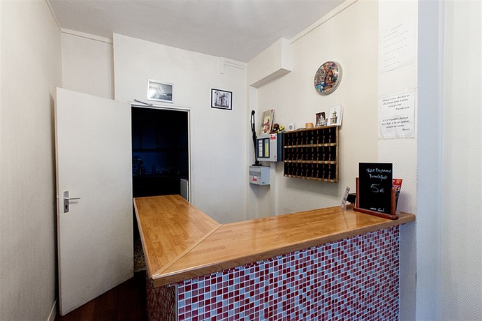 Imagen de los interiores del Hotel Maison Barbès. Foto 14