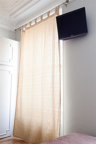 Imagen de la habitación del Hotel Maison Barbès. Foto 10