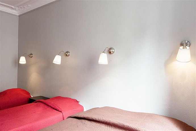 Imagen de la habitación del Hotel Maison Barbès. Foto 12