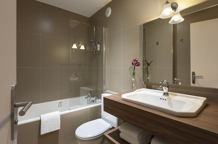 Imagen de la habitación del Hotel Maison Barbillon Grenoble. Foto 17