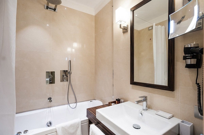 Imagen de la habitación del Hotel Maison Candia Luxury House. Foto 14