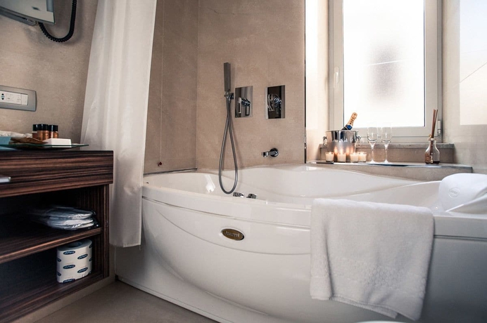 Imagen de la habitación del Hotel Maison Candia Luxury House. Foto 15