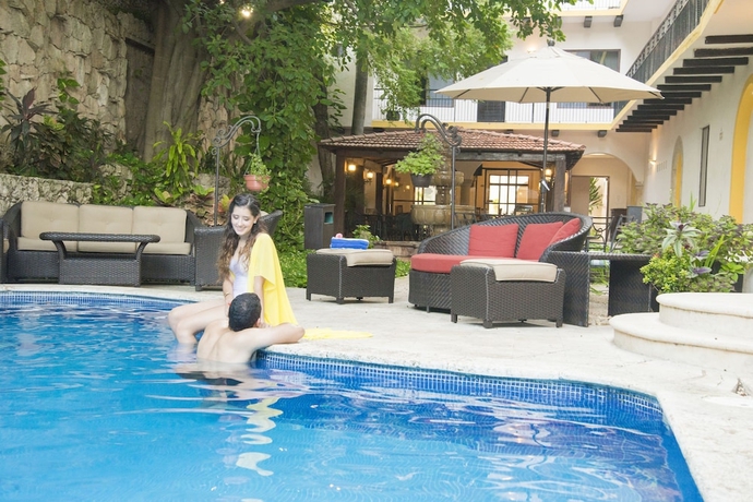 Imagen de la piscina del Hotel Maison Del Embajador. Foto 19