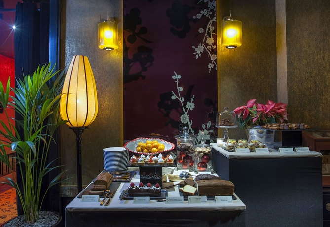 Imagen del bar/restaurante del Hotel Maison Delano Paris. Foto 15