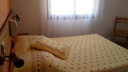 Imagen de la habitación del Hotel Maison Des Croisades. Foto 3