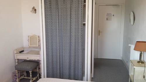 Imagen de la habitación del Hotel Maison Des Croisades. Foto 5