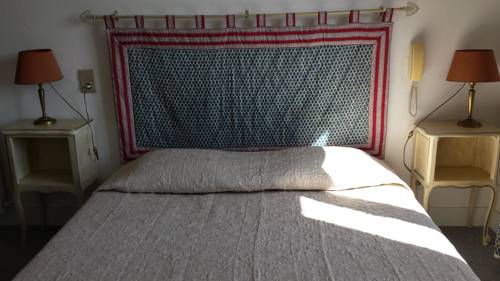 Imagen de la habitación del Hotel Maison Des Croisades. Foto 6