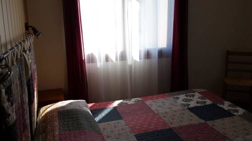 Imagen de la habitación del Hotel Maison Des Croisades. Foto 15