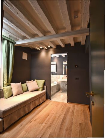 Imagen de la habitación del Hotel Maison Ducal. Foto 13