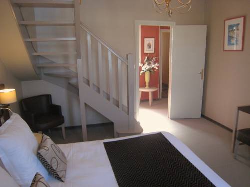 Imagen de la habitación del Hotel Maison Le Goyen. Foto 6