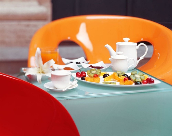 Imagen del bar/restaurante del Hotel Maison Roma Piazza di Spagna UNA Esperienze. Foto 2