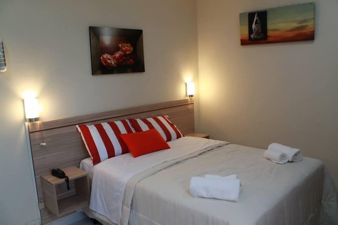 Imagen de la habitación del Hotel Maison Suisse. Foto 3