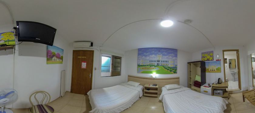 Imagen de la habitación del Hotel Maison Suisse. Foto 9