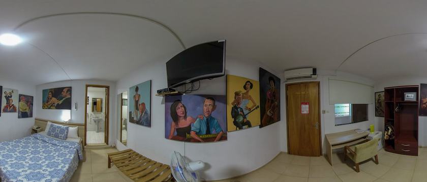 Imagen de la habitación del Hotel Maison Suisse. Foto 10