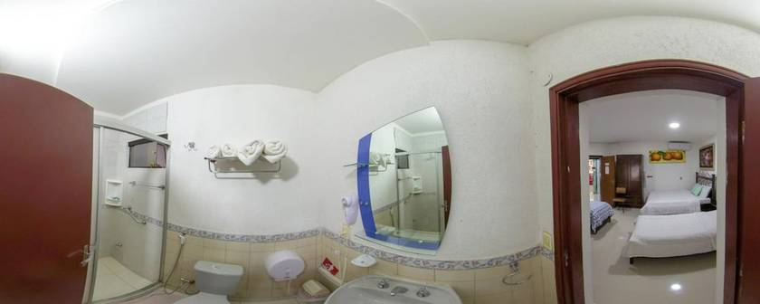 Imagen de la habitación del Hotel Maison Suisse. Foto 11