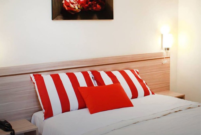 Imagen de la habitación del Hotel Maison Suisse. Foto 12