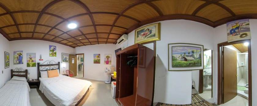 Imagen de la habitación del Hotel Maison Suisse. Foto 13