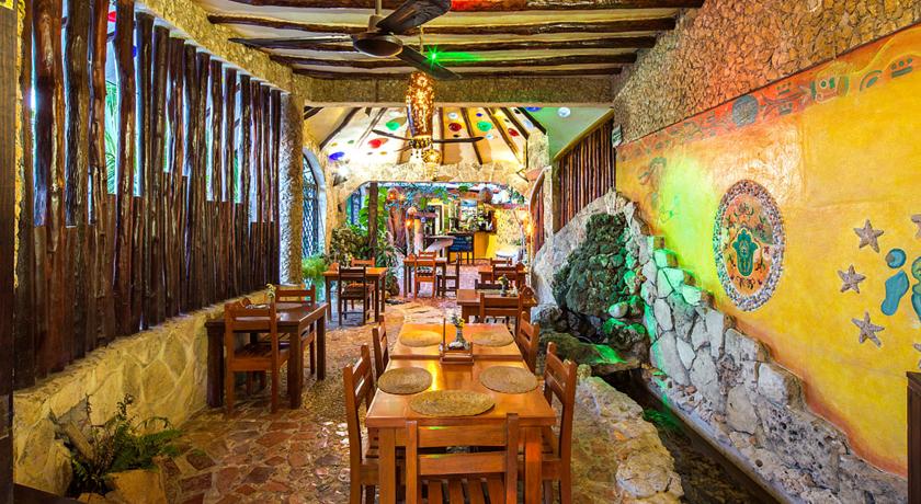 Imagen del bar/restaurante del Hotel Maison Tulum. Foto 2