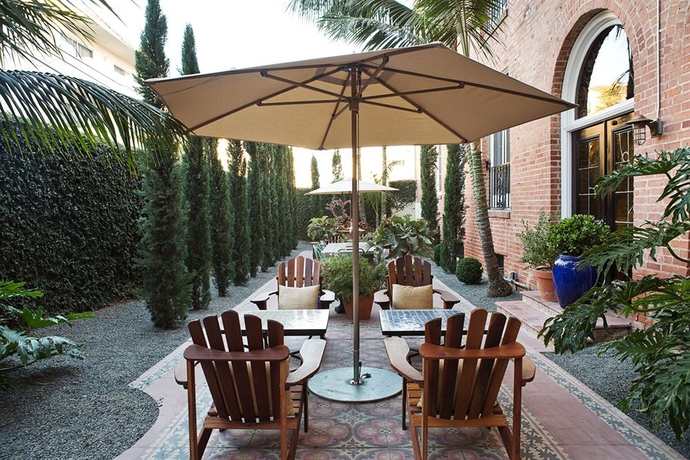 Imagen de los exteriores del Hotel Maison Twenty Seven. Foto 12