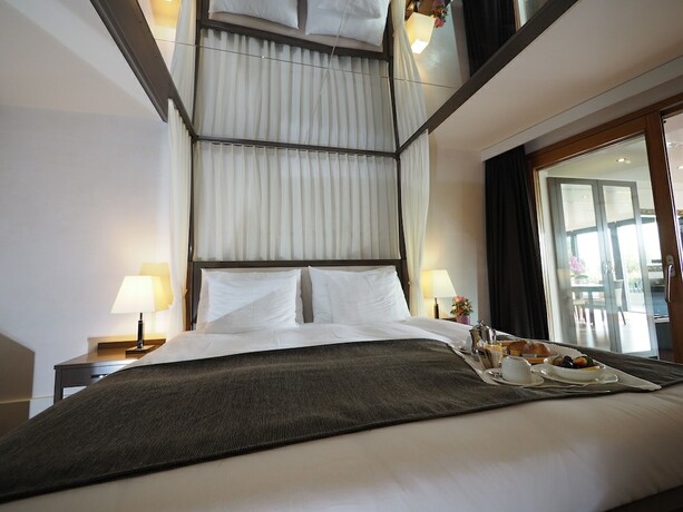 Imagen de la habitación del Hotel Maison du Lac Boutique. Foto 16