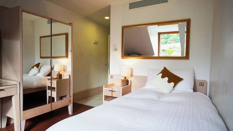 Imagen de la habitación del Hotel Maison du Lac Boutique. Foto 18