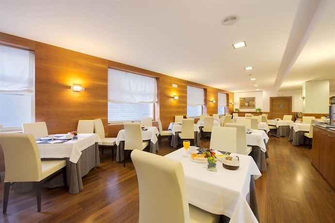 Imagen del bar/restaurante del Hotel Maisonnave. Foto 2