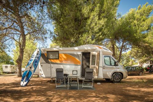 Imagen de la habitación del Hotel Maistra Camping Koversada Naturist Pitches. Foto 19