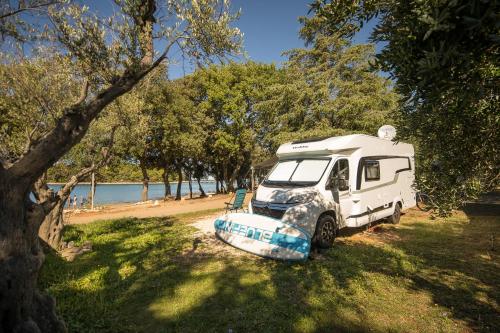 Imagen de la habitación del Hotel Maistra Camping Koversada Naturist Pitches. Foto 20