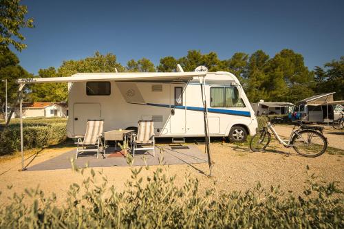 Imagen de la habitación del Hotel Maistra Camping Valkanela Pitches. Foto 18