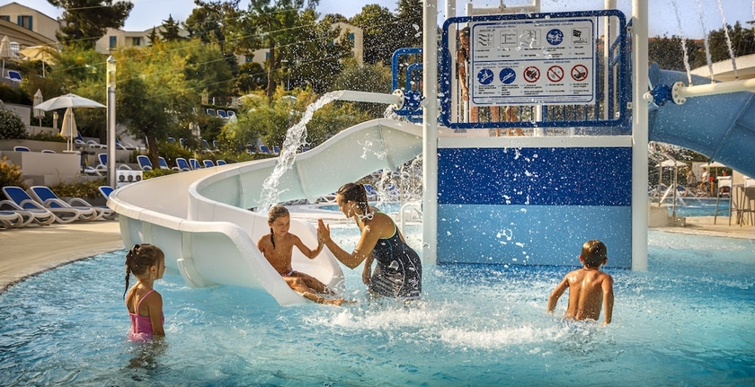 Imagen de la piscina del Hotel Maistra Resort Belvedere. Foto 16