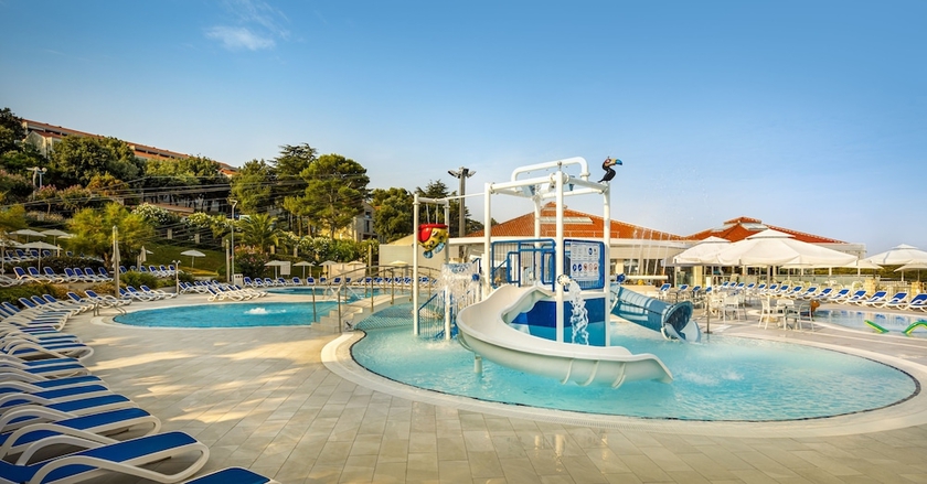 Imagen de la piscina del Hotel Maistra Resort Belvedere. Foto 17