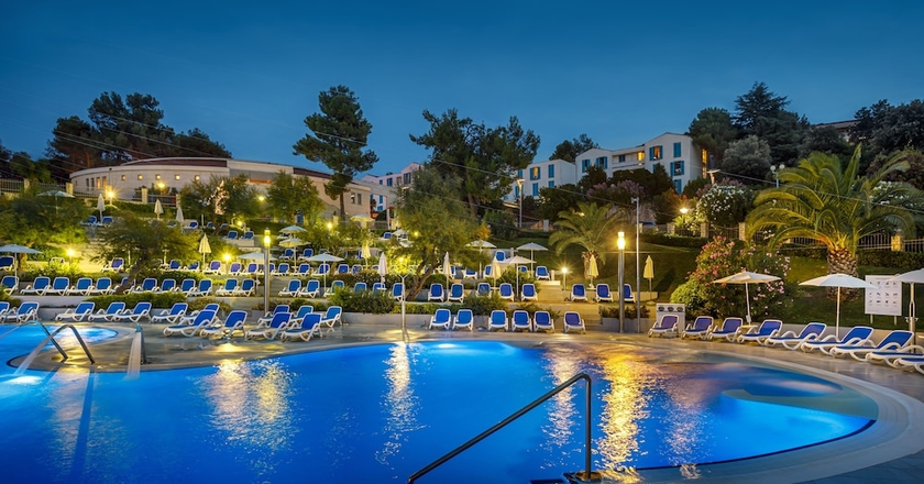 Imagen de la piscina del Hotel Maistra Resort Belvedere. Foto 19