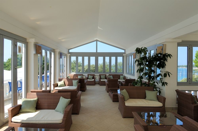 Imagen de los interiores del Hotel Maistra Resort Funtana All Inclusive. Foto 8