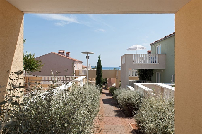 Imagen de los exteriores del Hotel Maistra Select Amarin Resort. Foto 10