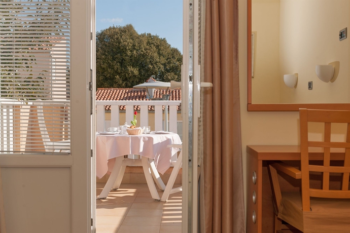 Imagen de la habitación del Hotel Maistra Select Amarin Resort. Foto 7