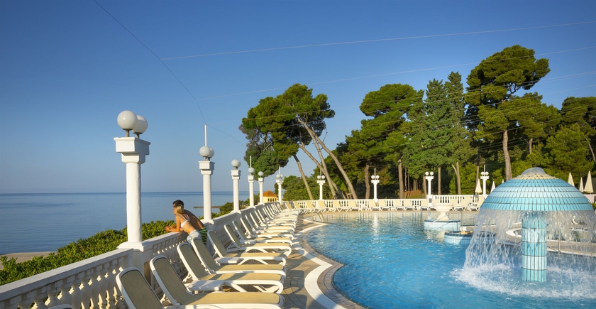 Imagen de la piscina del Hotel Maistra Select Island Katarina. Foto 14