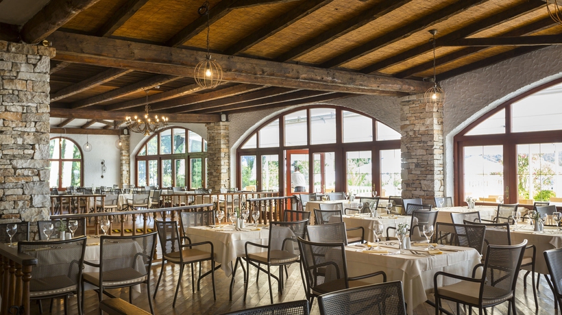 Imagen del bar/restaurante del Hotel Maistra Select Island Katarina. Foto 5