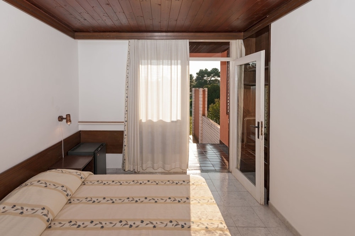 Imagen de la habitación del Hotel Maistra Select Koversada Naturist Villas. Foto 16