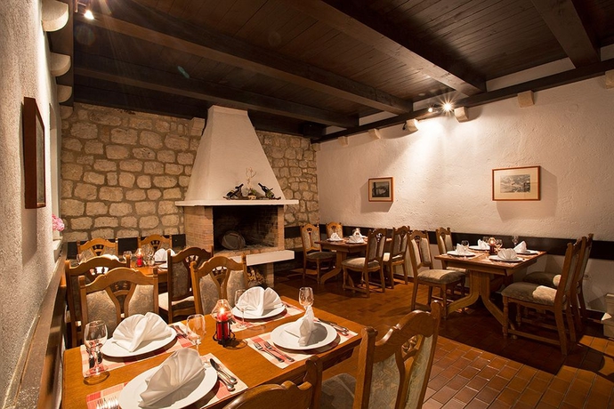 Imagen del bar/restaurante del Hotel Maistra Select Mlini Villas and Apartments. Foto 1