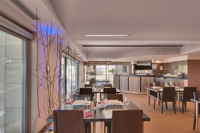Imagen del bar/restaurante del Hotel Maistra Select Pineta. Foto 3