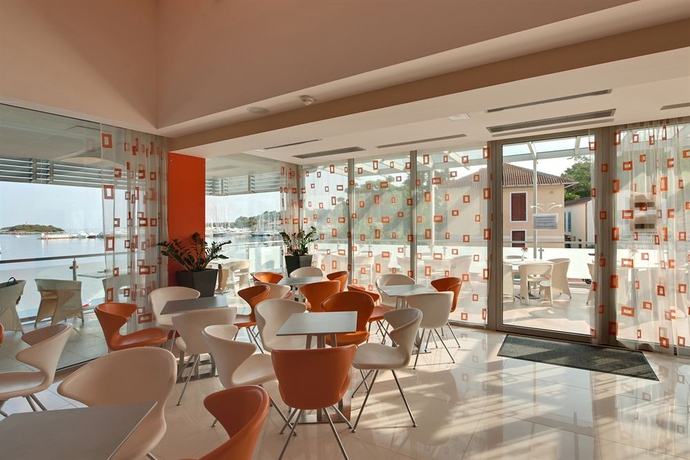 Imagen del bar/restaurante del Hotel Maistra Select Pineta. Foto 4