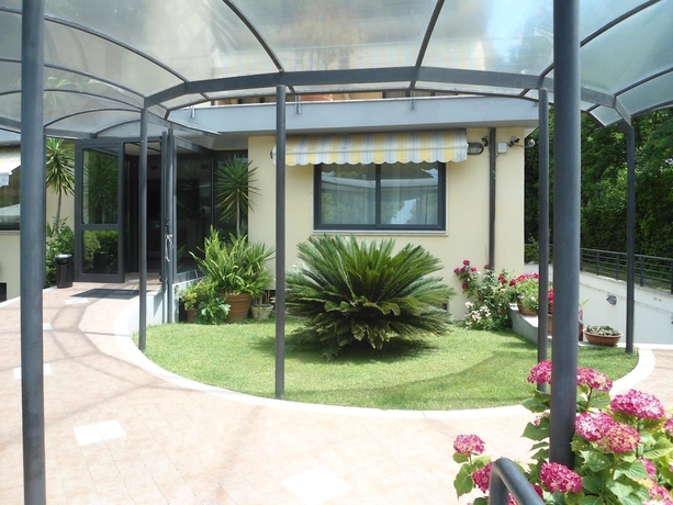 Imagen de los exteriores del Hotel Maita. Foto 14