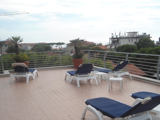 Imagen de los exteriores del Hotel Maita. Foto 15