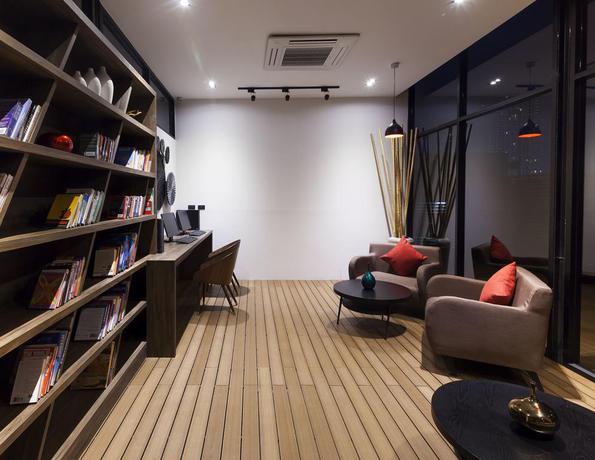 Imagen de los interiores del Hotel Maitria Mode Sukhumvit 15 Bangkok. Foto 10