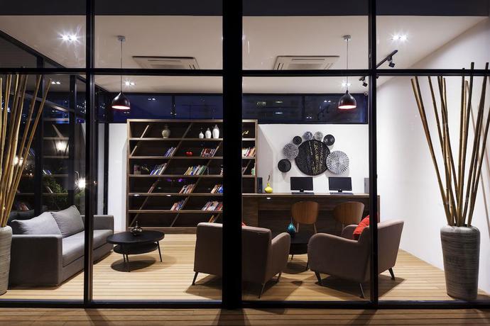 Imagen de los interiores del Hotel Maitria Mode Sukhumvit 15 Bangkok. Foto 11