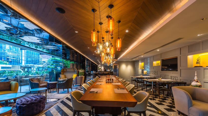 Imagen del bar/restaurante del Hotel Maitria Sukhumvit 18 Bangkok. Foto 2