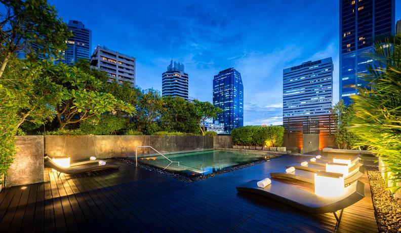 Imagen de la piscina del Hotel Maitria Sukhumvit 18 Bangkok. Foto 18